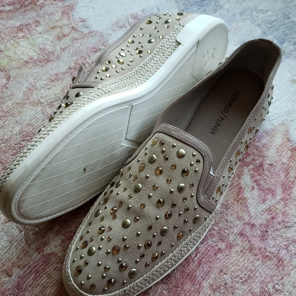Donald J Pliener 10 Pamelas beige suede rhinestone flats espadrilles